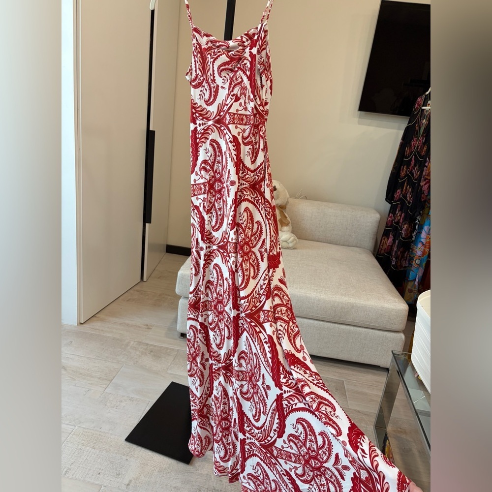 Farm Rio: Off-White Tropical Cameo Slip
Lenzing™ Ecovero™ Maxi Dress DT - Picture 6 of 10